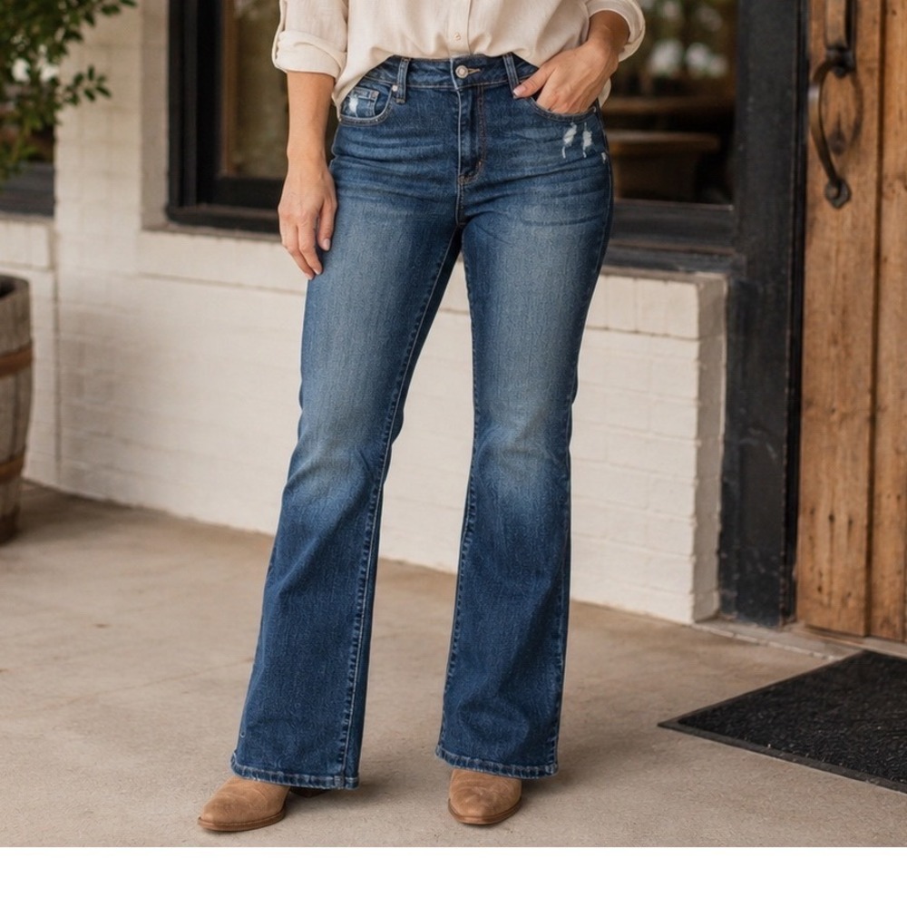 Judy Blue‎ Women's Slim Bootcut Jeans Size 11/30 Dark Wash Distressed